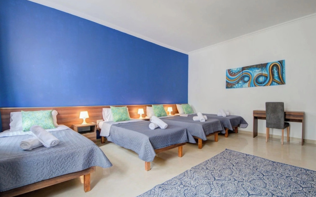 Magnificent Minimal Apartment Close to Attractions