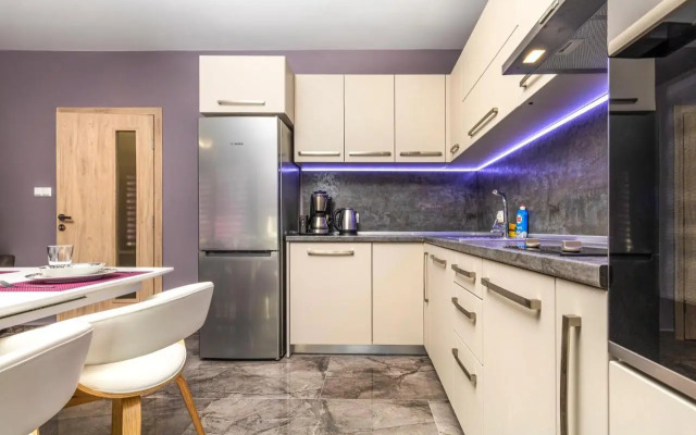 Stylish 1BD flat with a Parking Spot