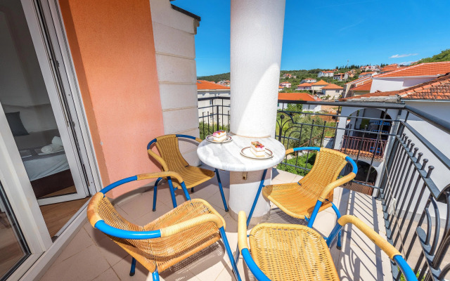 Apartment Rafaela 220m from the beach