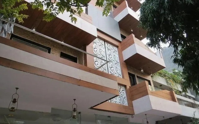 OYO Rooms Green Park Metro
