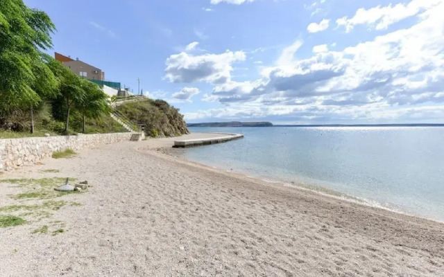 Edi - Amazing Location by the sea - A4