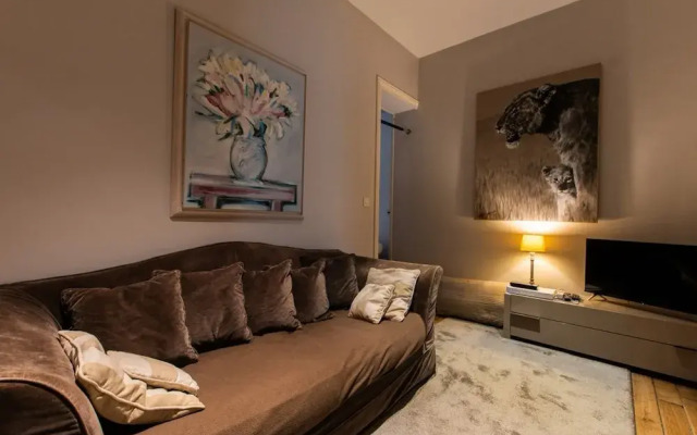 Splendid 5BR Family Apartment - Trocadero