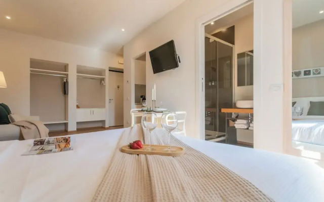 MT Studio by Rent All Como by Rent all Como