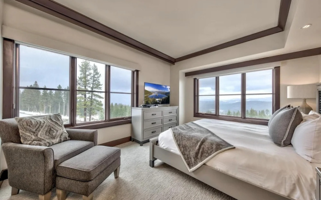 Summer Sale: Constellation S | 3 Bedroom Penthouse Condo by RedAwning