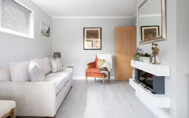 Seaside Serenity 3-bed Deck Garden Near Shore