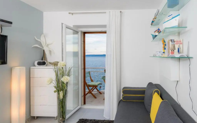 Top Location! Beach & Center Apt 4