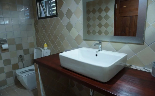 Tha Ma-O Bouteak Homestay