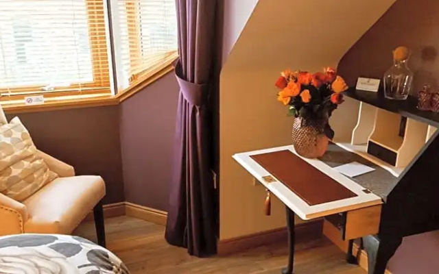 Outlander Boutique B&B King