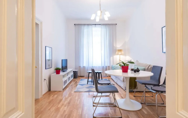 Sunny And Modern Apt In The Center