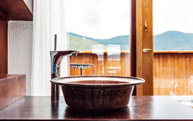 Shangri-La Salloi Rustic Luxury Hotel