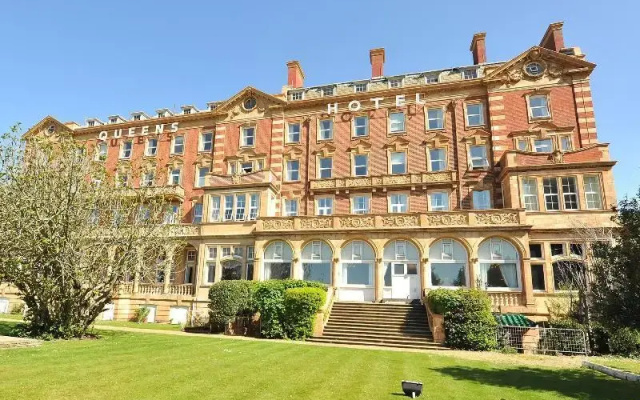 Queen s Hotel