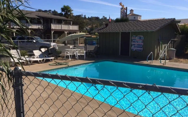 Vino Inn & Suites