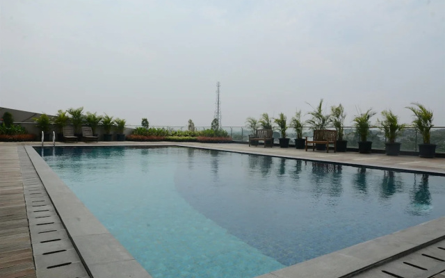 Studio Apartment at Tree Park Apartment