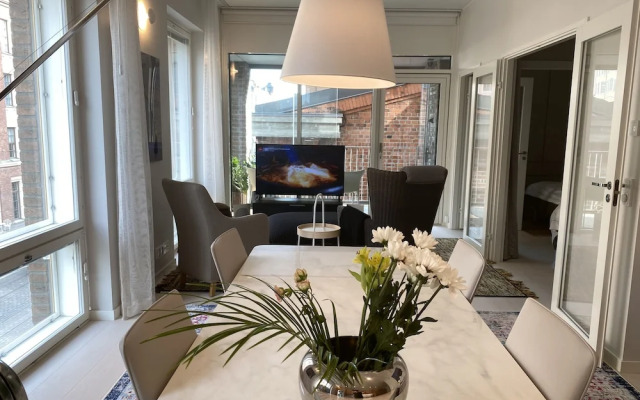 Luxury City Seafront Apartment w Balcony