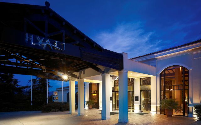 Отель Hyatt Regency Thessaloniki вид на фасад