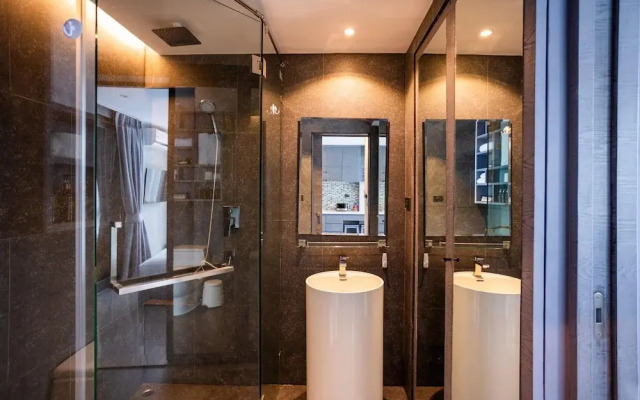 Condo Near Beach Rooftop Pool C252