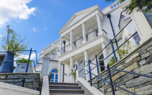 Отель Villa Charlotte Берген вид на фасад