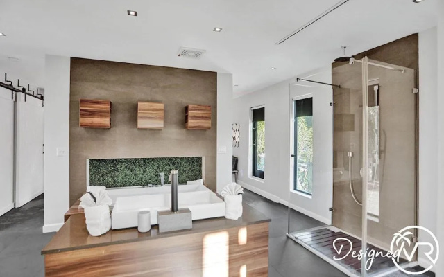Stunning 5 BR with Heated Pool & Gaming
