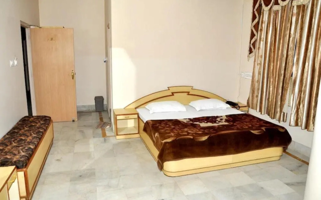 Hotel Kirti Plaza