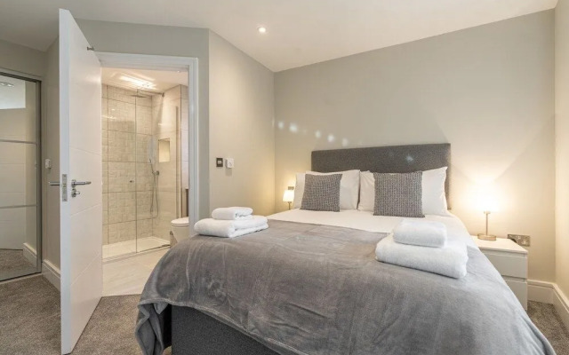 Celador Apartments - Bond House