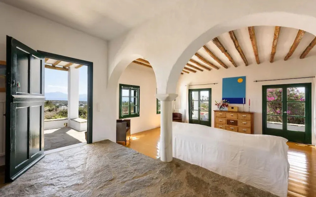 Traditional Villa 5 Mins on Foot From the Beach