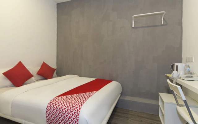 OYO 488 De Ideal Hotel