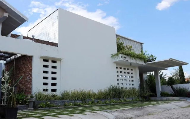 OYO 1098 Rego Hotel