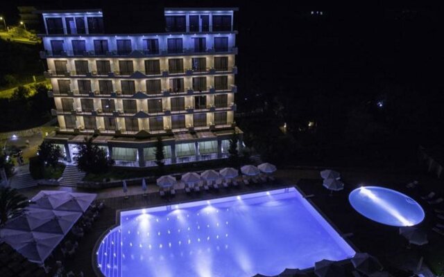 Отель Rapos Resort вид на фасад