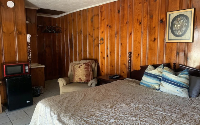 Colonial Inn