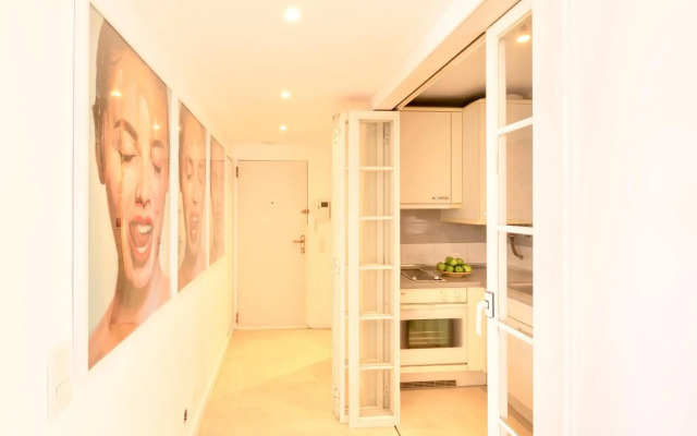 Swimming pool apartment with private parking