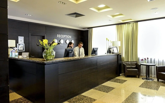 Rosslyn Central Park Hotel