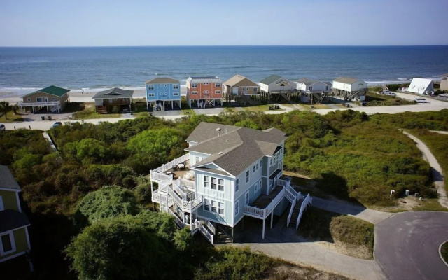Dune Escape 5 Bedroom Home by RedAwning