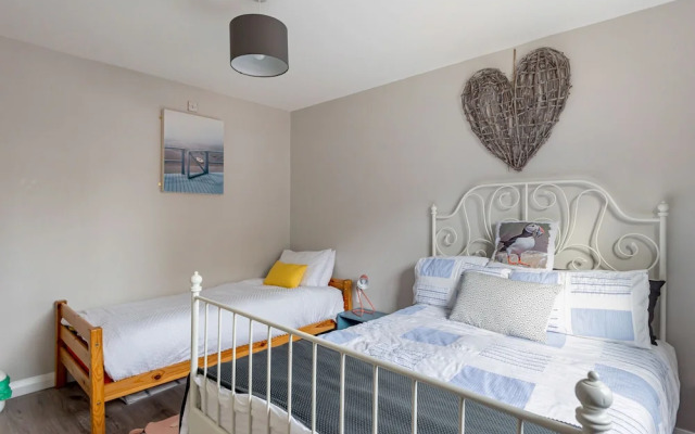 Central Apartment 3B