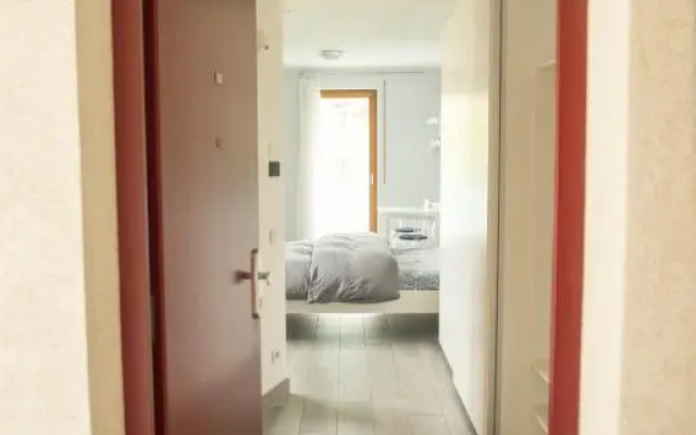 1 ZIMMER WOHNUNG/8 Min. zu Fuß bis ins Zentrum