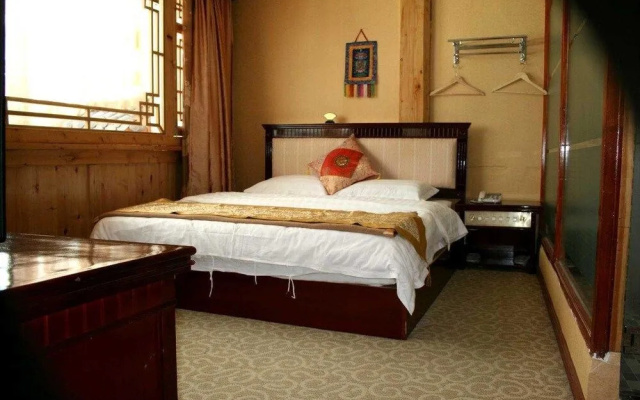 Shangri-la Tibetan Family Inn