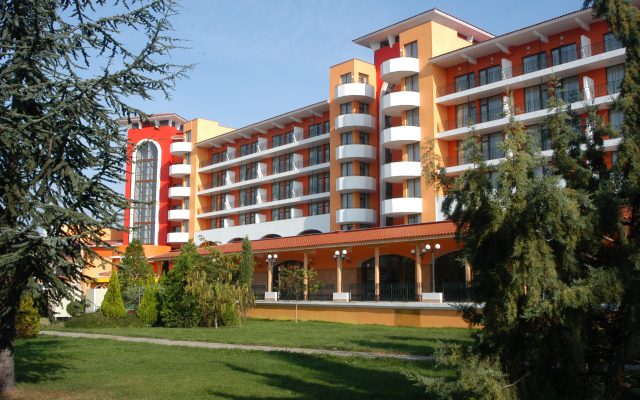 Hrizantema- All Inclusive Hotel вид на фасад