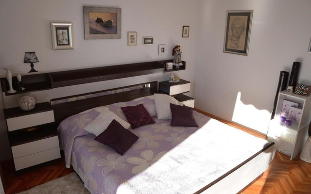 Apartment Nasta - 10 m from beach: A1 Omis, Riviera Omis