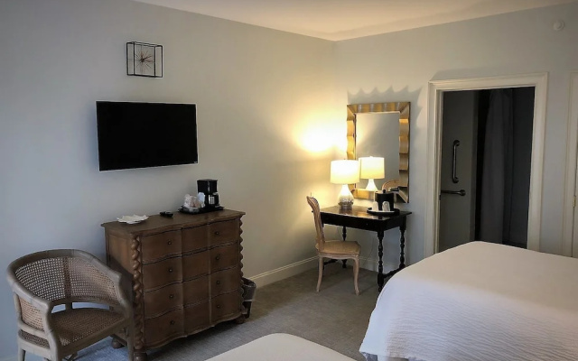 Carriage House Inn