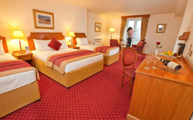 Hodson Bay Hotel