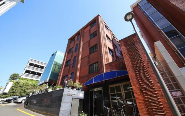Отель Gana Myongdong Guesthouse вид на фасад