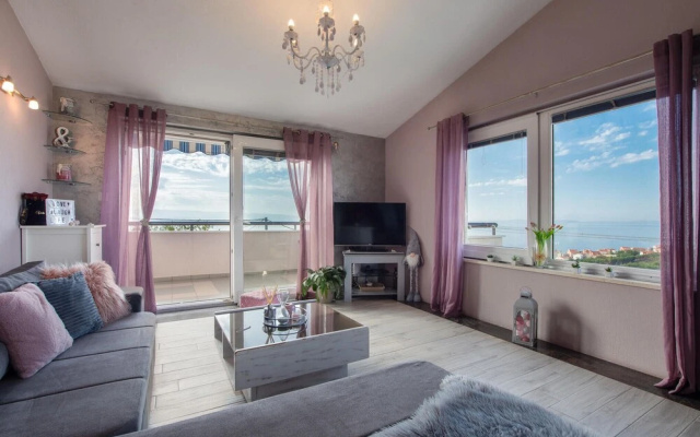 Amazing Home in Podstrana With Wifi and 6 Bedrooms