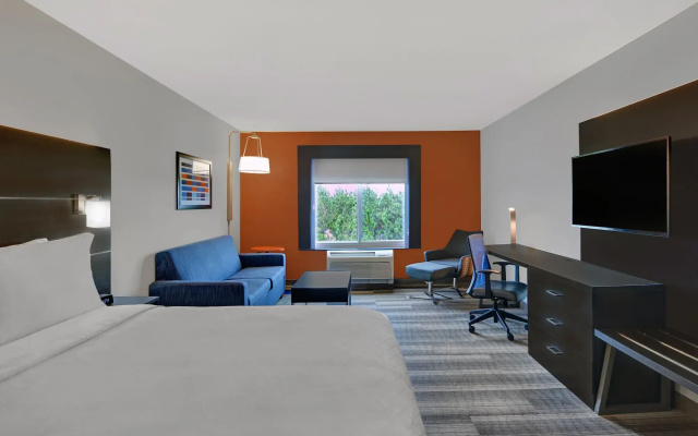 Holiday Inn Express Suites Atmore North