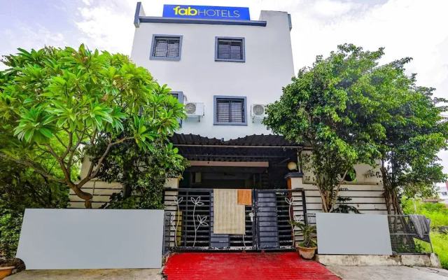 Fabhotel New Shraddha Inn