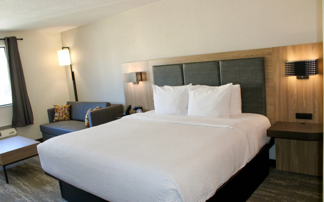 Cairn Hotel