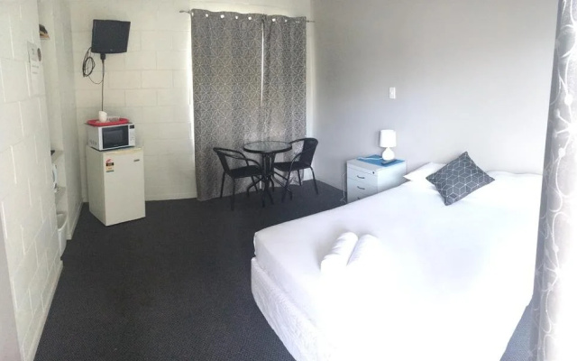 Oonoonba Hotel Motel