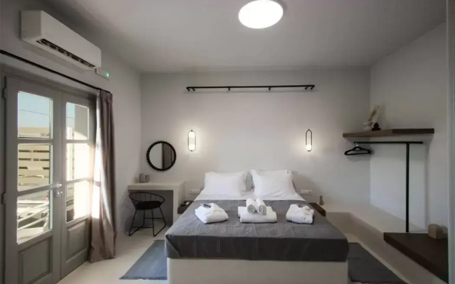 Airy suites santorini