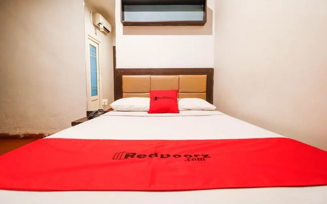 RedDoorz Plus near Pasar Wisata