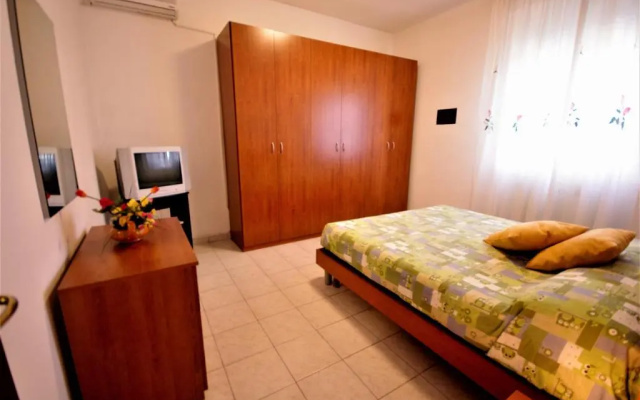 ELENA ATTICO con TERRAZZA, SOLARIUM VISTA MARE e piscina condominiale