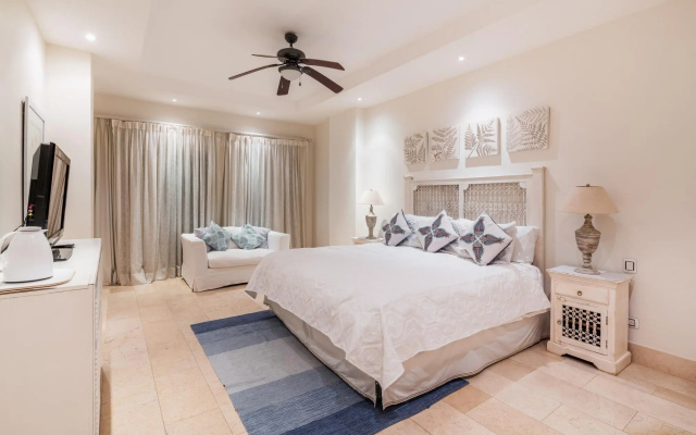 Beachfront w Direct Beach Access Private Jacuzzi