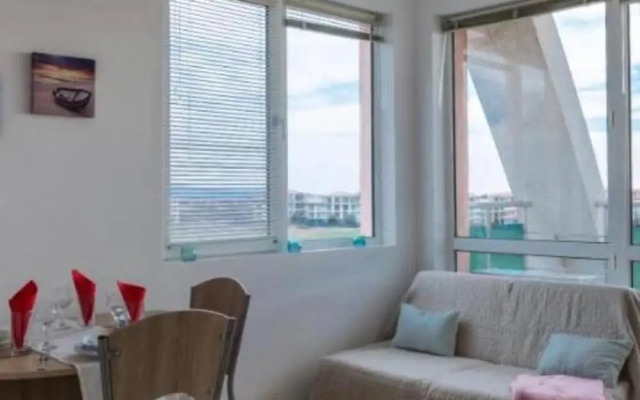 Sea View 1 Bed Apartment With Stunning Ocean Views